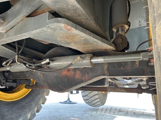 Grove RT700E Gru per terreni difficili