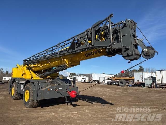 Grove RT890E Gru per terreni difficili