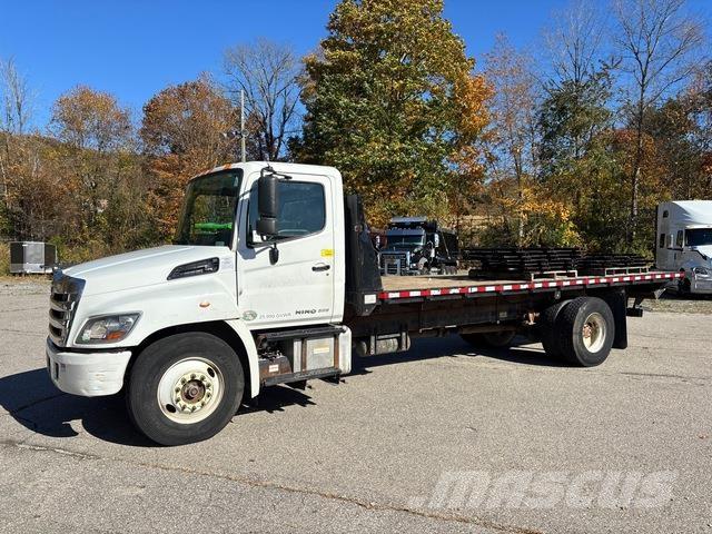 Hino 268 Camion con sponde ribaltabili