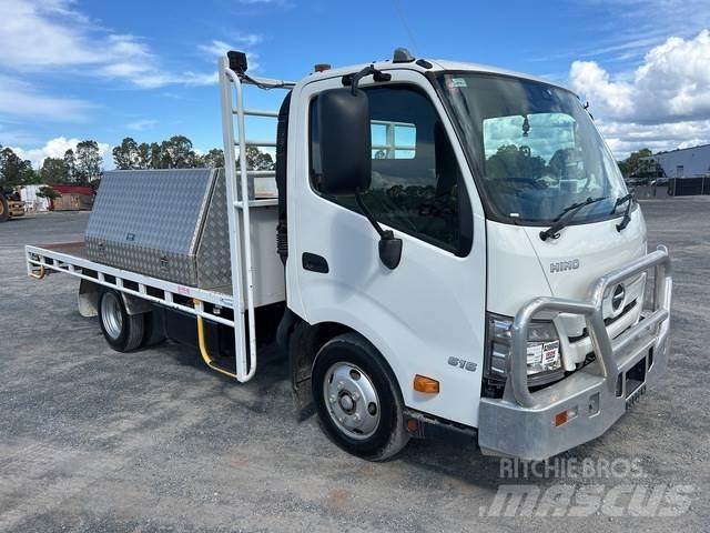Hino 300 Camion con sponde ribaltabili
