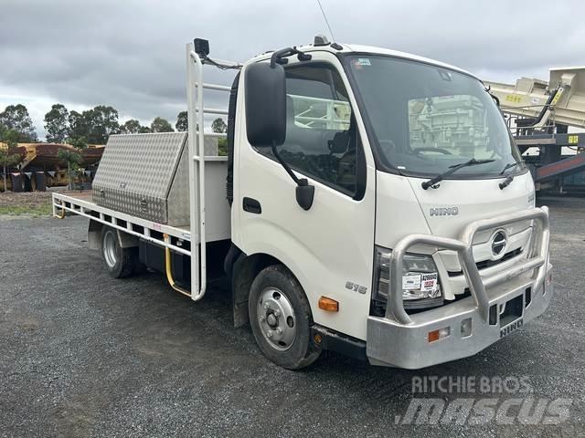Hino 300 Camion con sponde ribaltabili