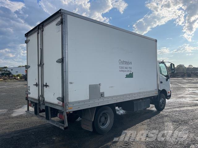 Hino 300 721 Camion cassonati