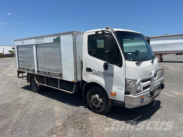 Hino 300 816 Camion cassonati