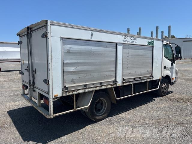 Hino 300 816 Camion cassonati