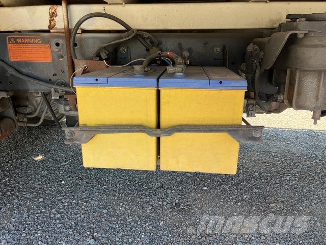 Hino 300 816 Camion cassonati