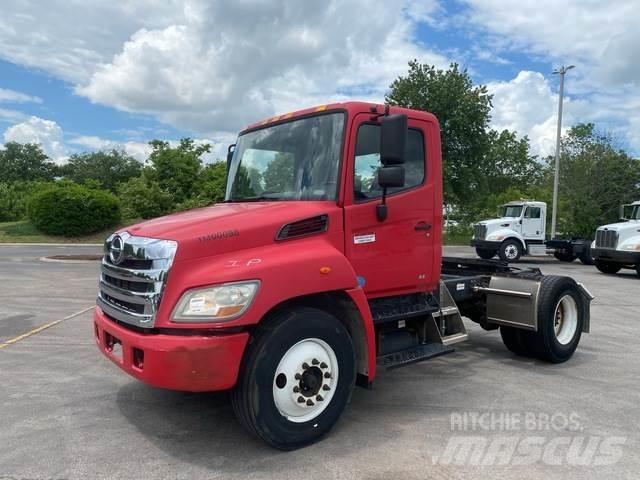 Hino 338 Motrici e Trattori Stradali