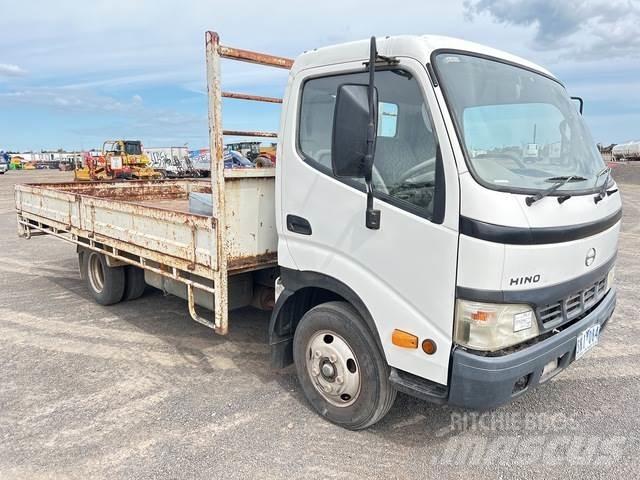 Hino Dutro Camion con sponde ribaltabili