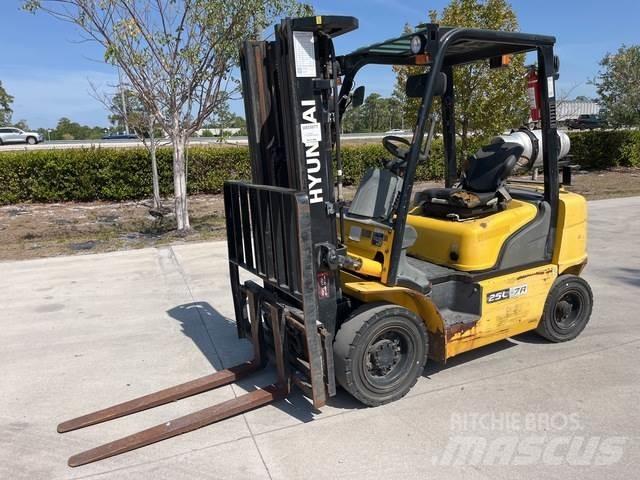 Hyundai 25L-7A Costruzioni - Altro