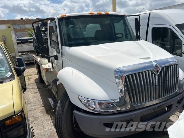 International  Piattaforme autocarrate