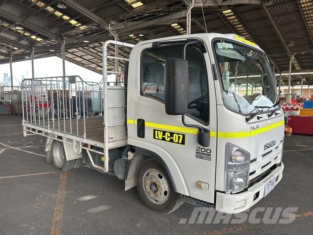 Isuzu NLR Camion con sponde ribaltabili