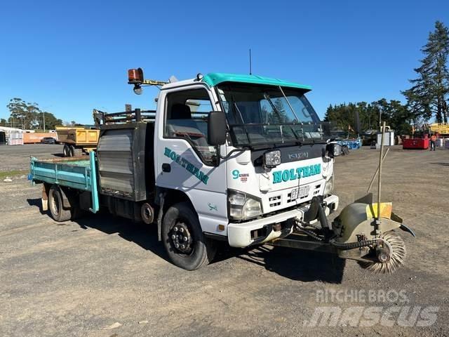 Isuzu NPR 450L Autocarro spazzatrice