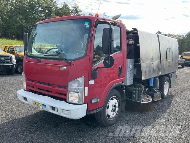 Isuzu NRR Autocarro spazzatrice