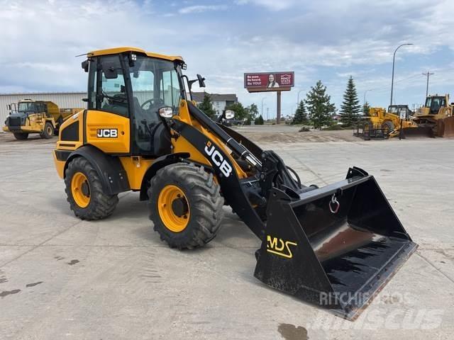 JCB 409 Pale gommate