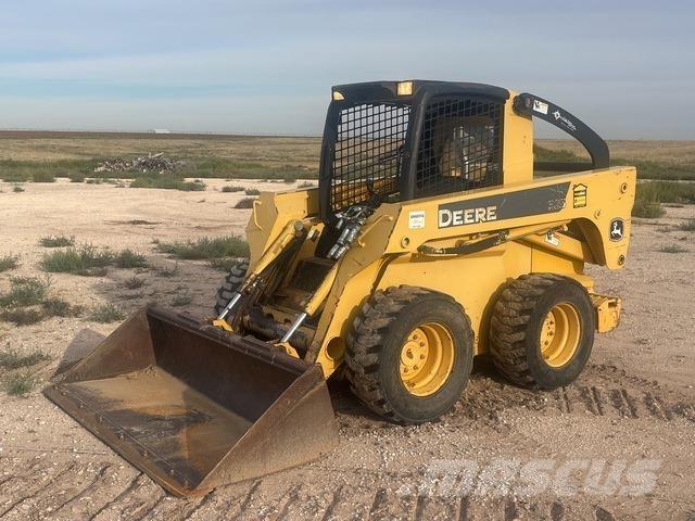 John Deere 325 Mini Pale Gommate