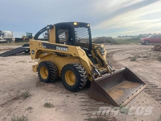 John Deere 325 Mini Pale Gommate