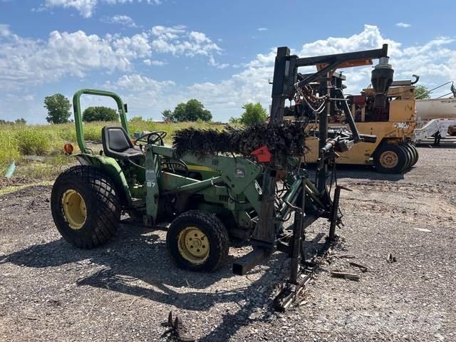 John Deere 750 Trattori compatti