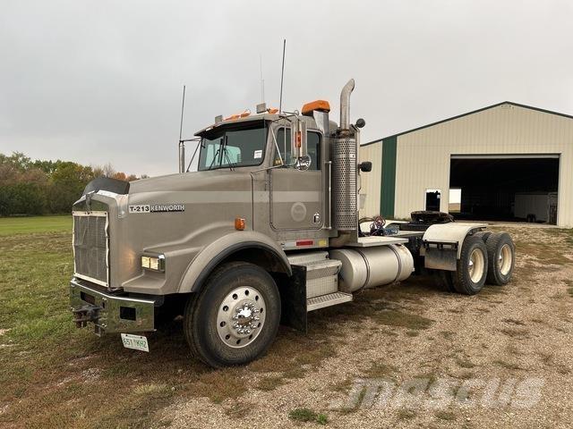 Kenworth T800B Carroattrezzi