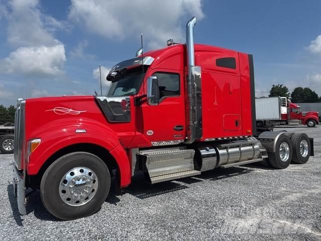 Kenworth W990 Motrici e Trattori Stradali