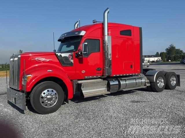 Kenworth W990 Motrici e Trattori Stradali