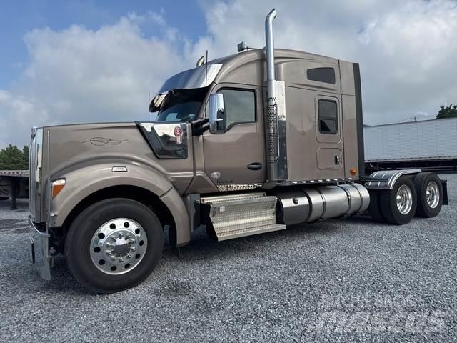 Kenworth W990 Motrici e Trattori Stradali