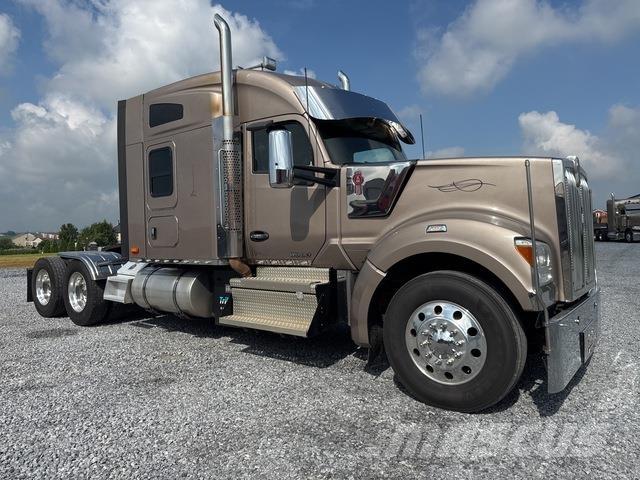 Kenworth W990 Motrici e Trattori Stradali