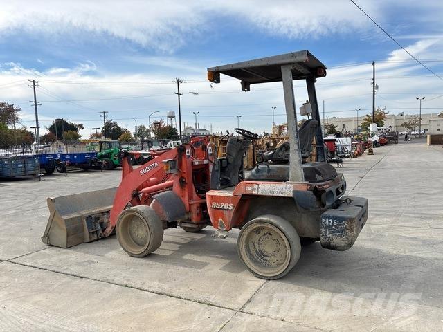 Kubota R520S Pale gommate