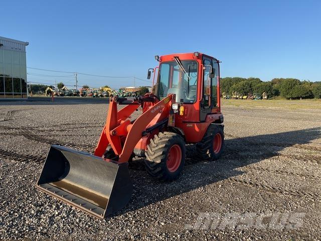 Kubota R530E Pale gommate