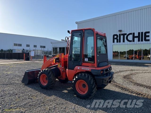 Kubota R530E Pale gommate