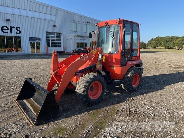 Kubota R530E Pale gommate