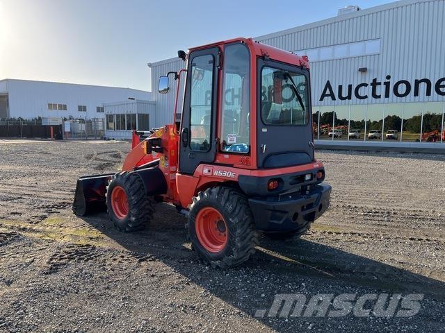 Kubota R530E Pale gommate