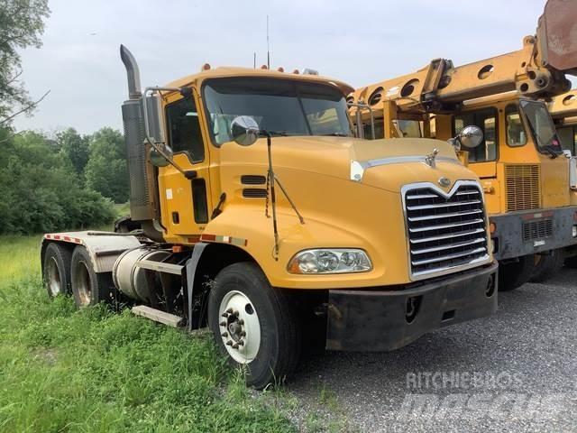 Mack 600 Motrici e Trattori Stradali