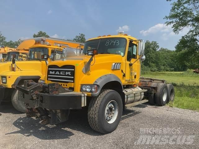 Mack 700 Lame spazzaneve e aratri