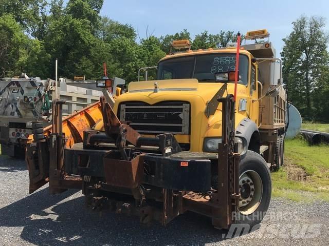Mack 700 Lame spazzaneve e aratri