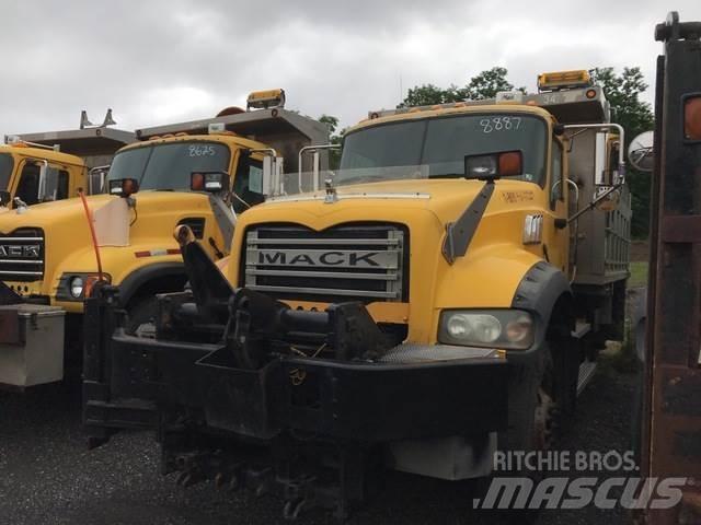 Mack 700 Lame spazzaneve e aratri