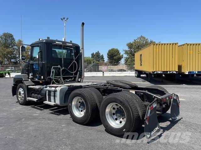 Mack AN64T Motrici e Trattori Stradali