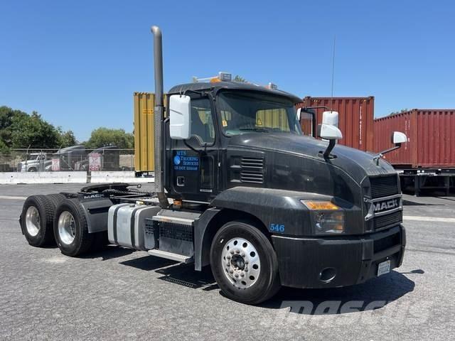 Mack AN64T Motrici e Trattori Stradali