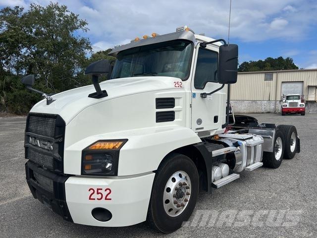Mack AN64T Motrici e Trattori Stradali
