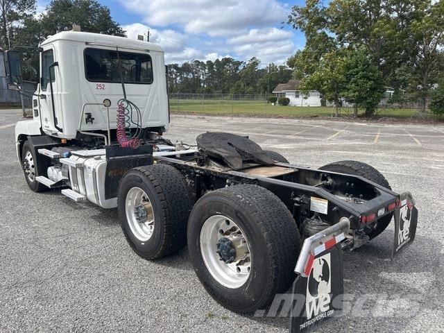 Mack AN64T Motrici e Trattori Stradali
