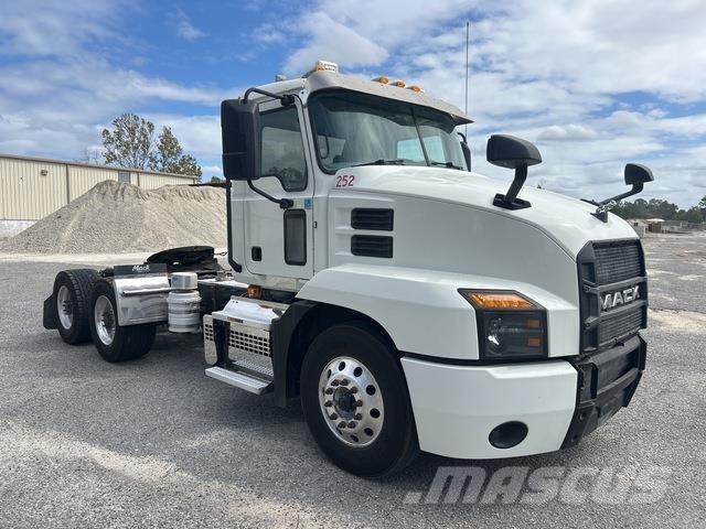 Mack AN64T Motrici e Trattori Stradali