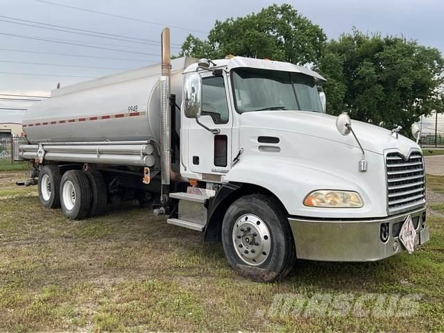 Mack CH613 Cisterna