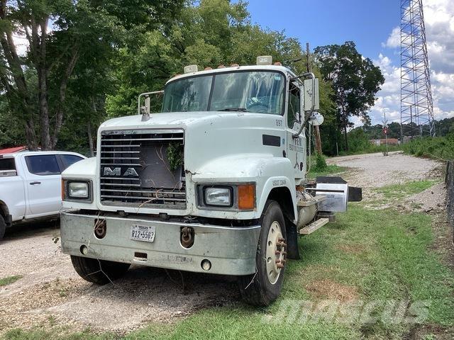 Mack CHN613 Cabine e interni