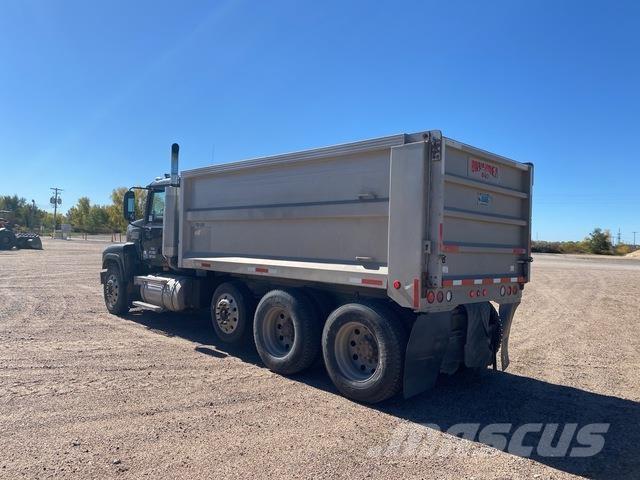 Mack CHN613 Camion ribaltabili