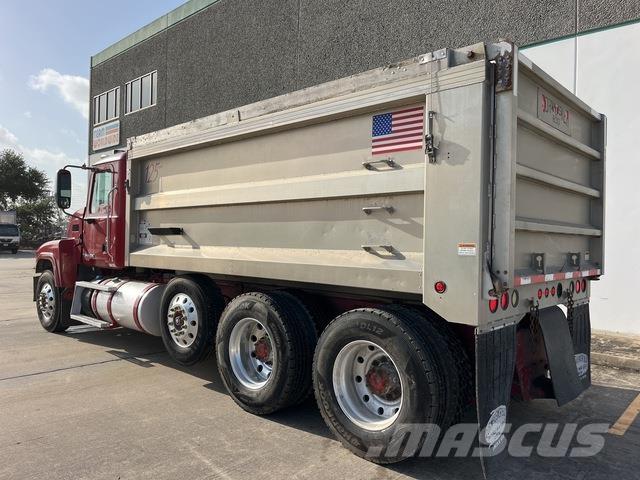 Mack CHU613 Camion ribaltabili