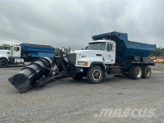 Mack CL713 Lame spazzaneve e aratri