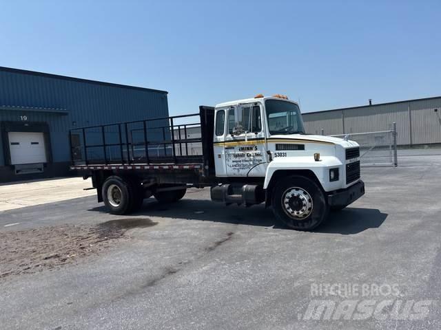 Mack CS300P Camion con sponde ribaltabili