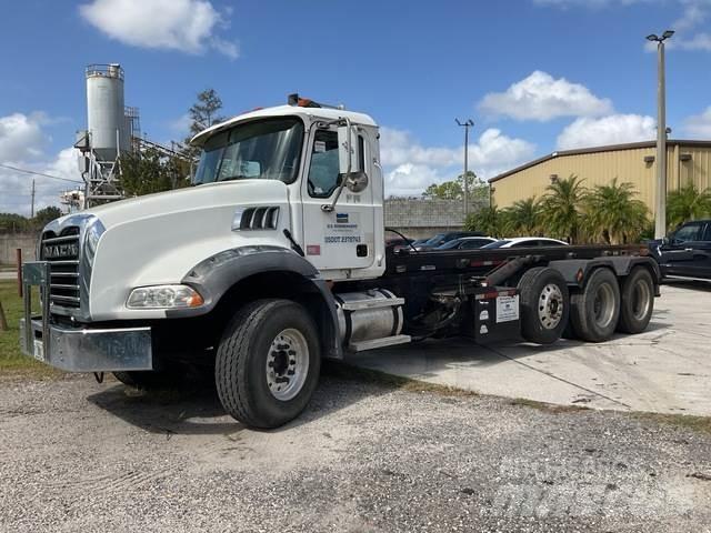 Mack CT713 Camion con cassone scarrabile