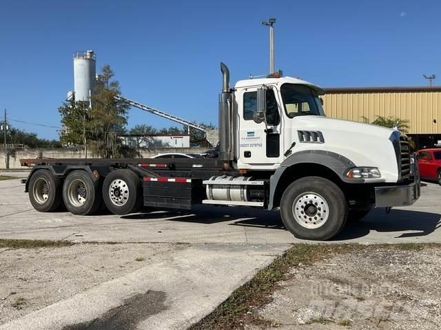 Mack CT713 Camion con cassone scarrabile