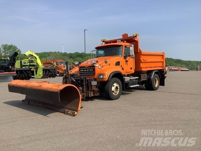 Mack CV700 Lame spazzaneve e aratri