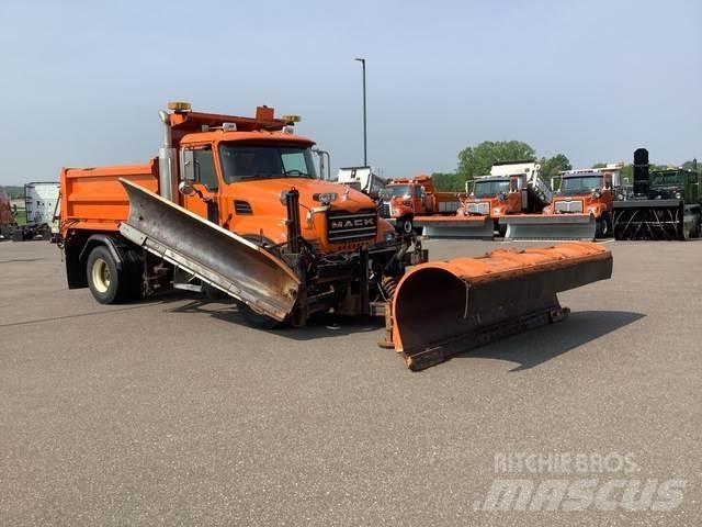 Mack CV700 Lame spazzaneve e aratri