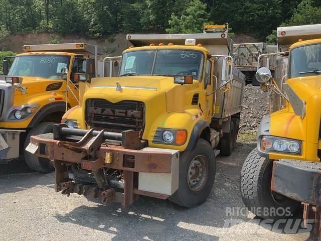 Mack CV700 Lame spazzaneve e aratri
